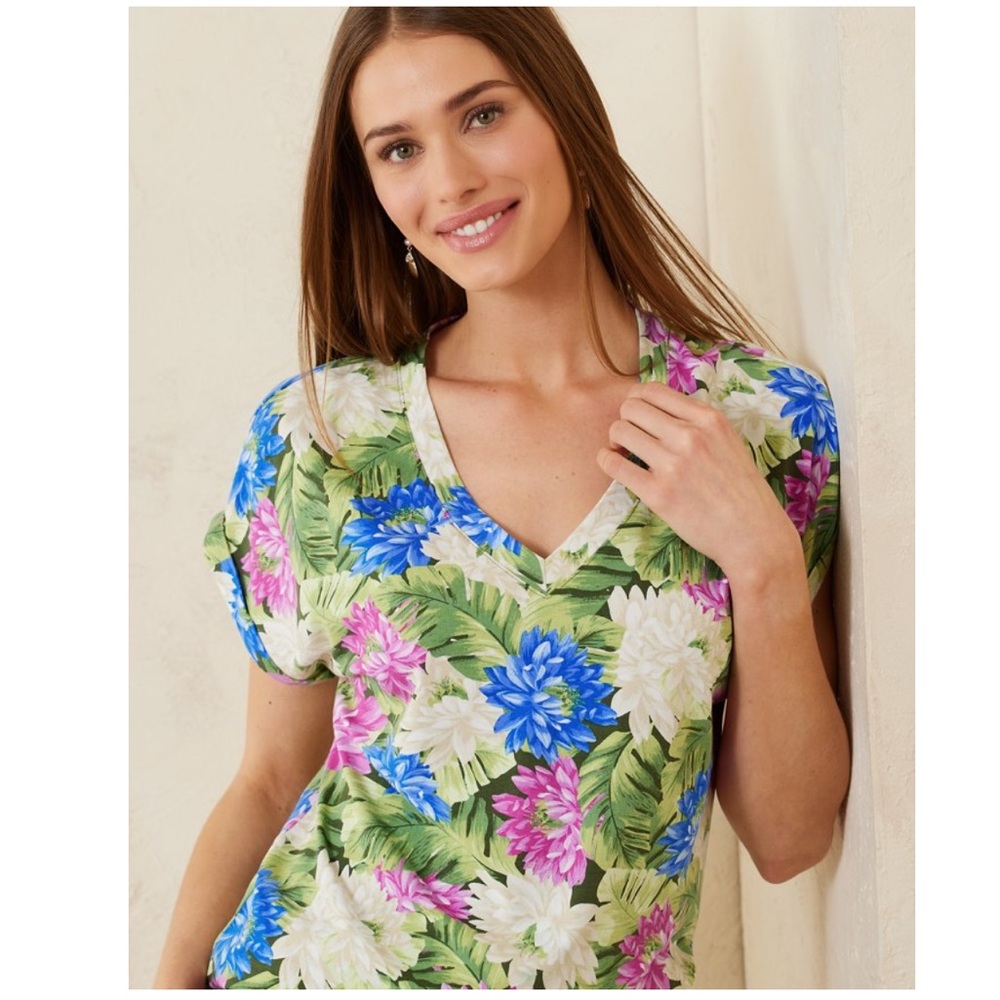 Tommy Bahama Kauai Lush Lotus V-Neck Tee, Banana Leaves, Small